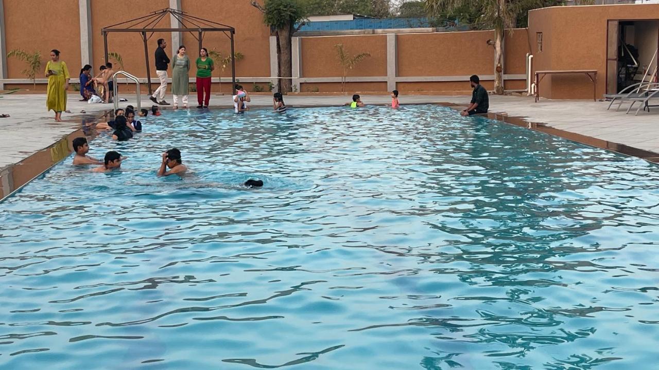 Heaven 7 Hotel & Resort Himatnagar Exterior photo