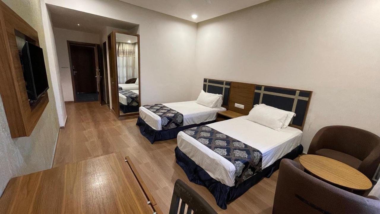 Heaven 7 Hotel & Resort Himatnagar Exterior photo