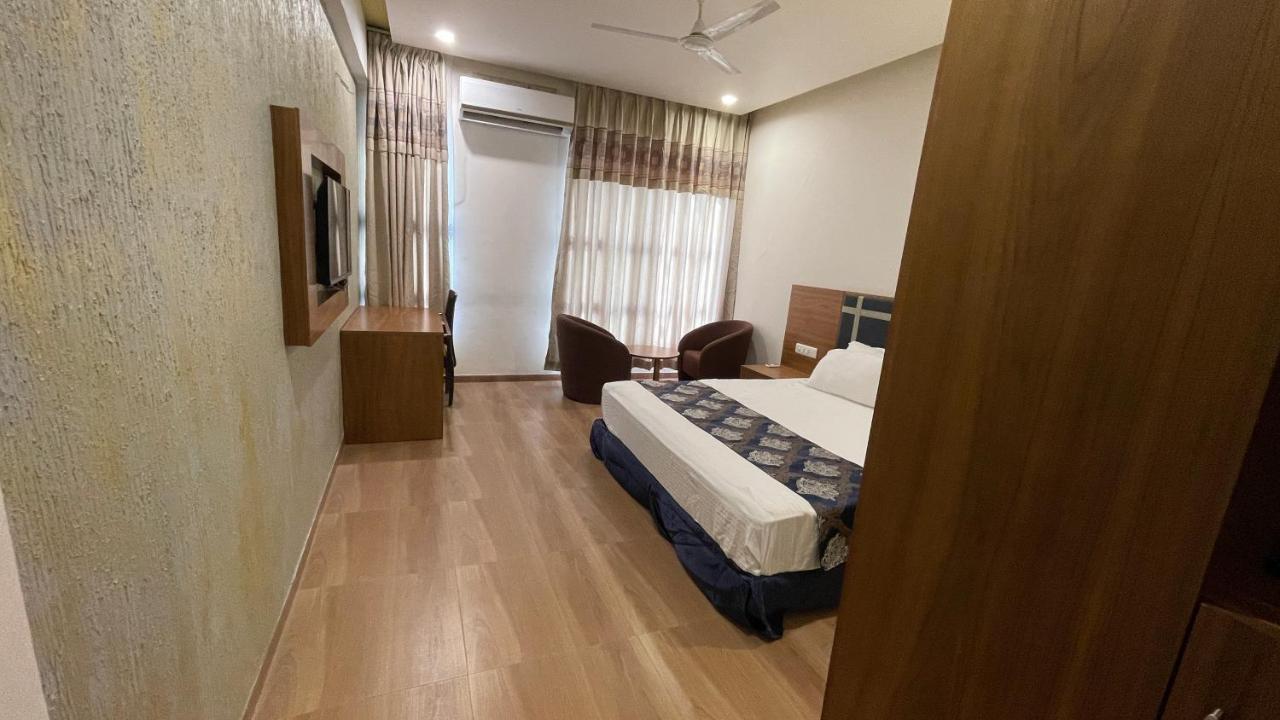 Heaven 7 Hotel & Resort Himatnagar Exterior photo