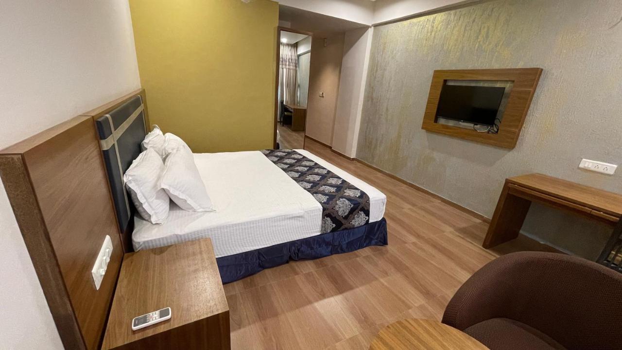 Heaven 7 Hotel & Resort Himatnagar Exterior photo