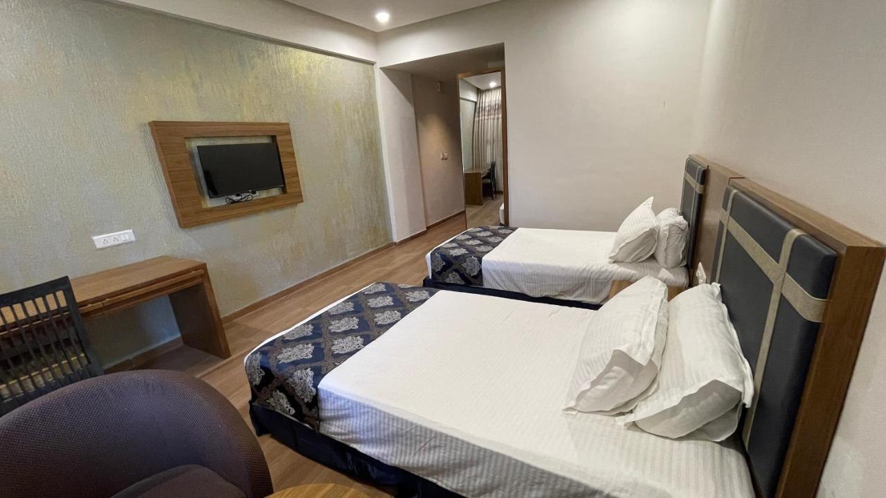 Heaven 7 Hotel & Resort Himatnagar Exterior photo