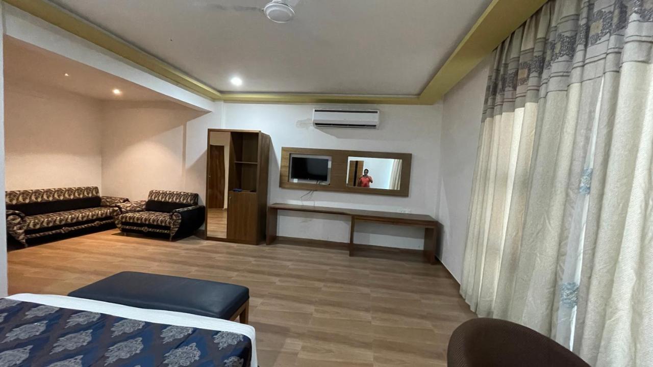 Heaven 7 Hotel & Resort Himatnagar Exterior photo