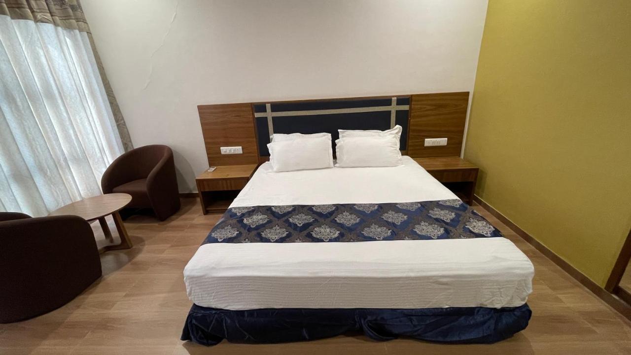 Heaven 7 Hotel & Resort Himatnagar Exterior photo