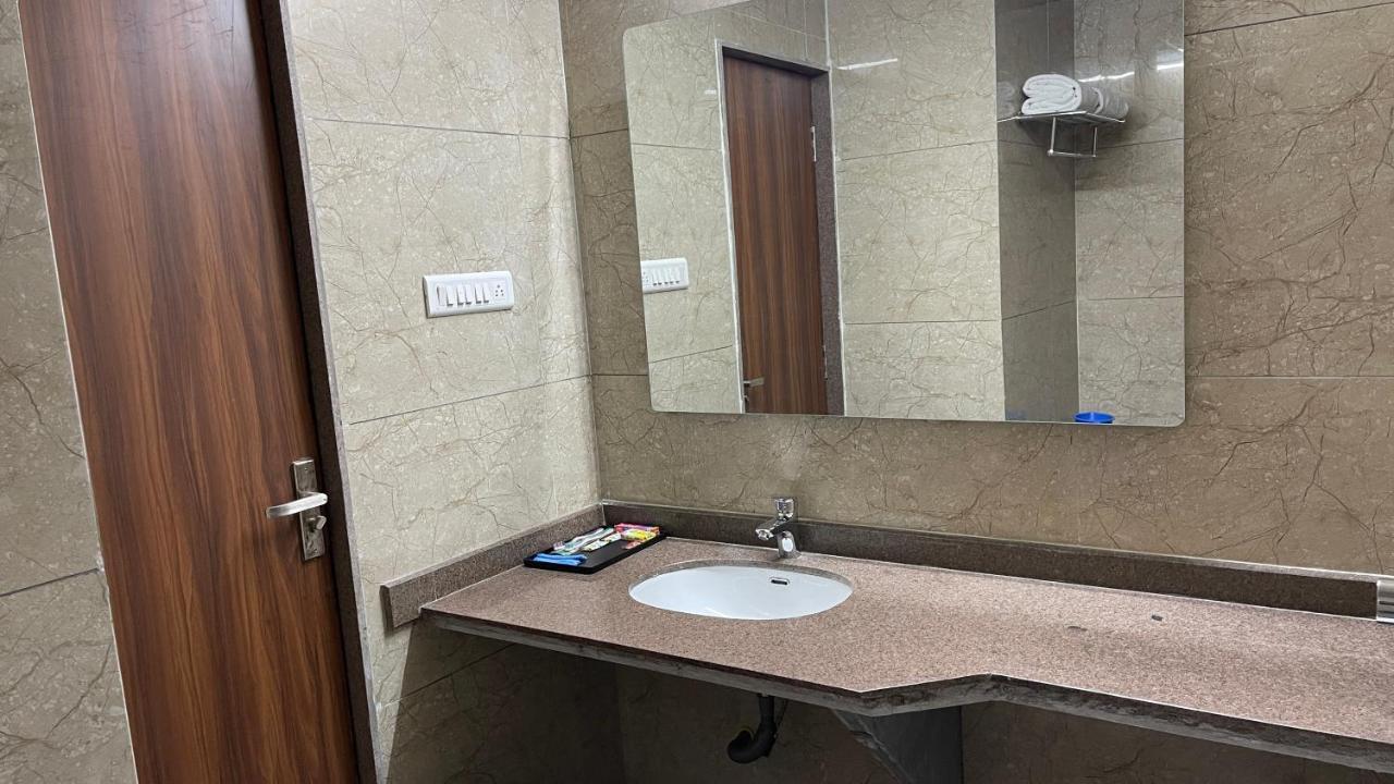 Heaven 7 Hotel & Resort Himatnagar Exterior photo