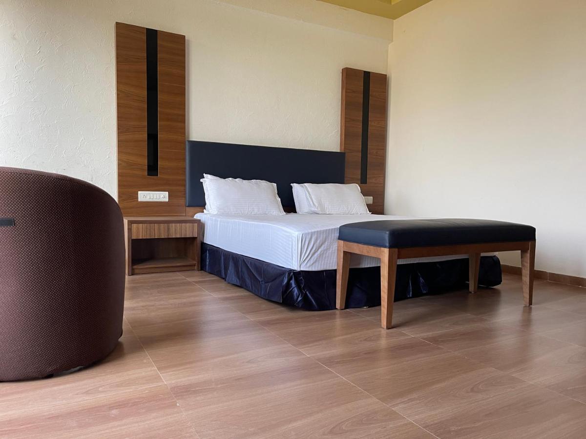Heaven 7 Hotel & Resort Himatnagar Exterior photo