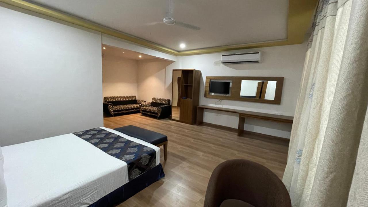 Heaven 7 Hotel & Resort Himatnagar Exterior photo