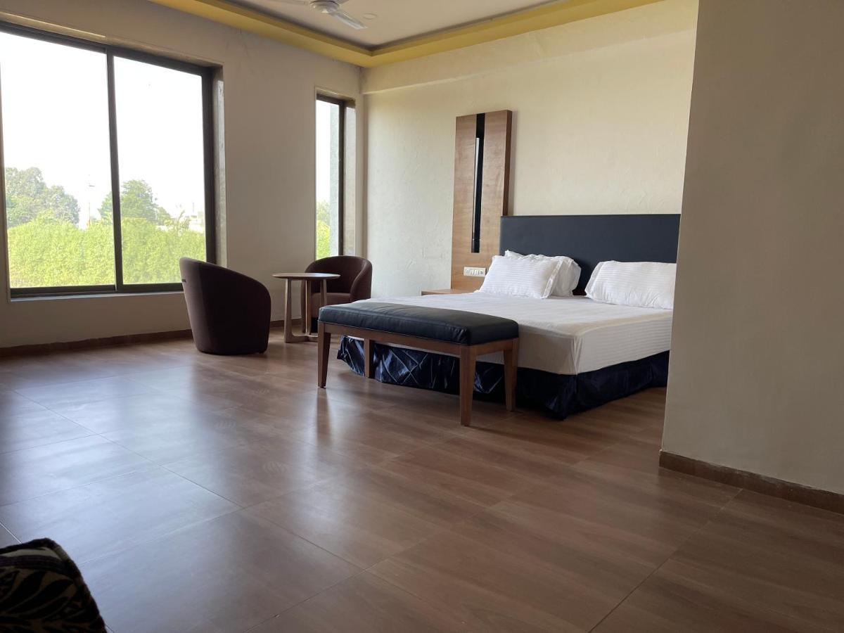 Heaven 7 Hotel & Resort Himatnagar Exterior photo