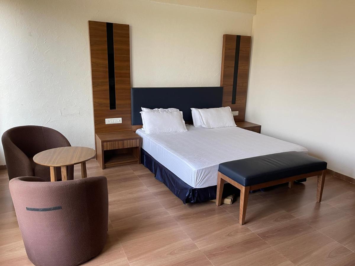 Heaven 7 Hotel & Resort Himatnagar Exterior photo