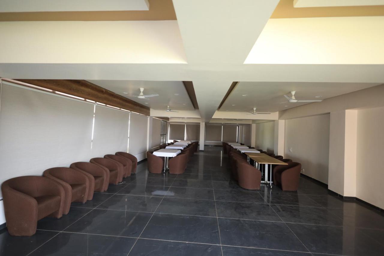 Heaven 7 Hotel & Resort Himatnagar Exterior photo