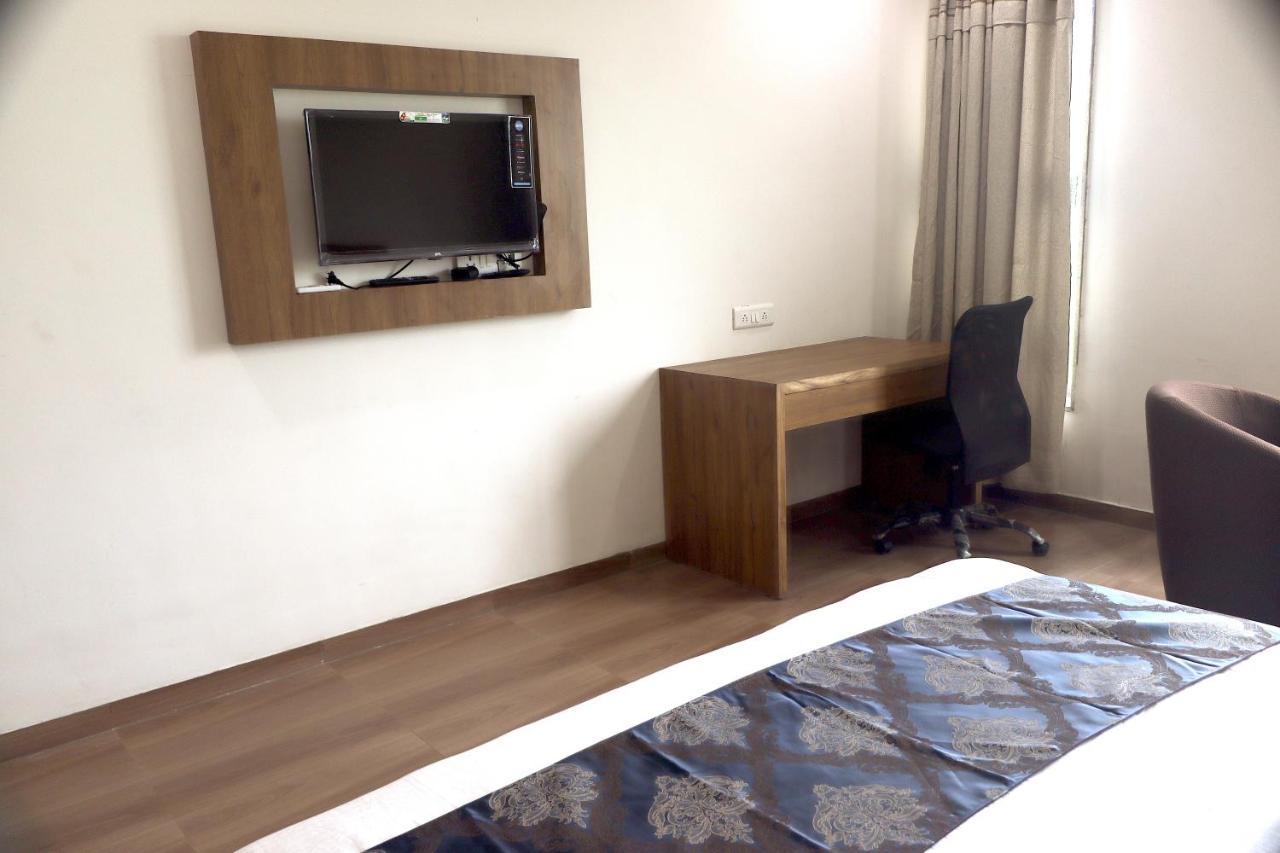 Heaven 7 Hotel & Resort Himatnagar Exterior photo
