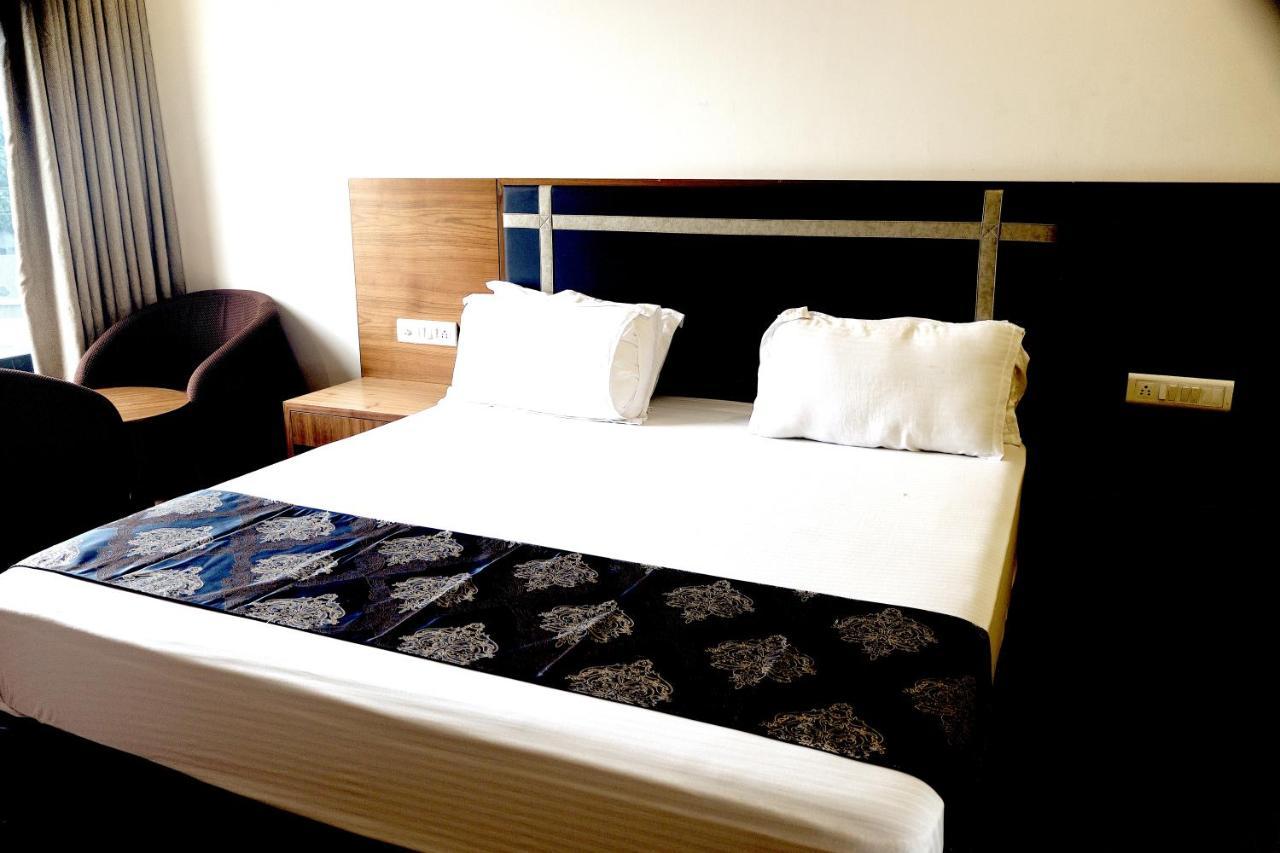 Heaven 7 Hotel & Resort Himatnagar Exterior photo